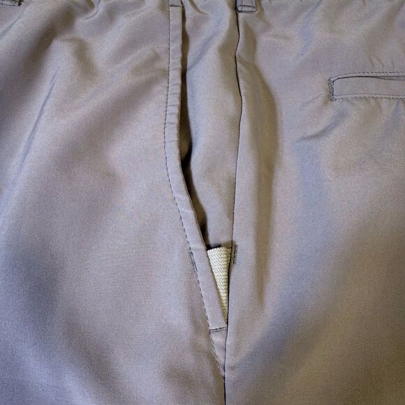 IZOD Golf Swing Flex Gray Chino Shorts Mens Size 40‎ Breathable Lightweight - Picture 13 of 13